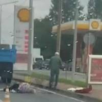 Жінка померла на місці: у Тернополі вантажівка збила пішохода (відео)