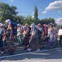 Паломники УПЦ МП прямують до Почаївської лаври попри заборони (відео)