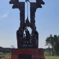 Намалювали червоно-чорний прапор і написали «Слава УПА». У Польщі пошкодили пам'ятник загиблим у Волинській трагедії