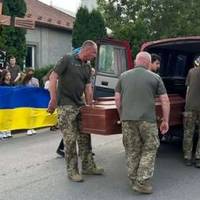 На Тернопіллі зустріли на колінах тіло загиблого Сергія Паробека