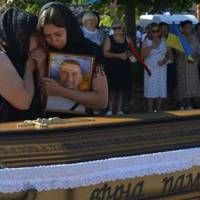 У Збаразькій громаді в останню дорогу провели захисника Олексія Карпова