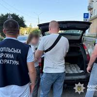 У Тернополі поліцейські викрили 49-річного місцевого жителя, який пообіцяв знайомому 