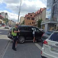 Тернополянка запевняє, що депутатка побила її сина. Та у відповідь написала заяву до поліції