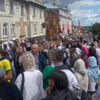 Прихожани УПЦ вже дійшли до Почаєва. «Моляться не за Україну, а за мир» — очевидці