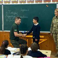 У Тернополі школяр, батько якого загинув на війні, віддав