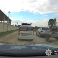 П'яний водій-утікач у Тернополі пропонував поліції 3 тис. доларів хабаря: його доправили до ТЦК