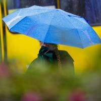 На Україну сунуть дощі: синоптики повідомили, коли чекати на зміну погоди