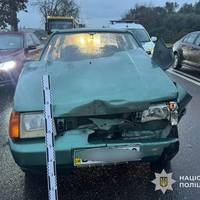 На дамбі у Тернополі зіткнулися три автомобілі. ФОТО