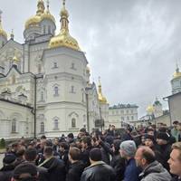 Поліція та СБУ провели обшуки у Почаївській лаврі: розслідують шахрайство з майном УПЦ МП