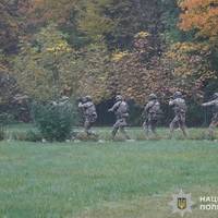 Знущалися, погрожували й відбирали майно: на Тернопільщині спіймали сімох військових