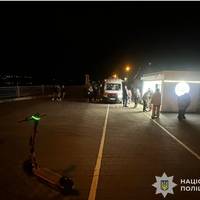 У Тернополі неповнолітні на електросамокатах травмували двох дітей