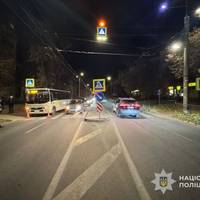 Маршрутка збила жінку на пішохідному переході в Тернополі