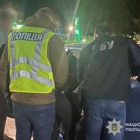 Затримали помічника директора Борщівського агроколеджу, який за гроші влаштовував військовозобов'язаних на навчання (фото)