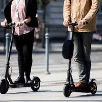 Заборонити використання електросамокатів хочуть у центрі Тернополя та в парках: зареєстрована петиція