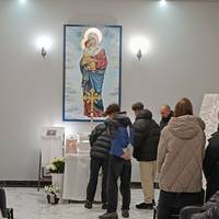 Тернопіль прощається із 12-річною Адріаною Унольт, чиє серце зупинилось у лікарні після ворожого удару