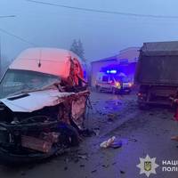 Смертельна ДТП на Тернопільщині: під вантажівку потрапив бус