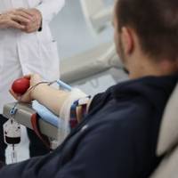 У Тернополі закликають здати кров напередодні Різдва: центр служби крові розпочав святкову акцію