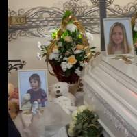 У Тернополі поховали 35-річну Тетяну Попик та її 4-річну донечку Софійку, які загинули внаслідок російської атаки по місту