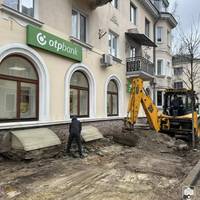 На Грушевського та Листопадовій оновлюють тротуари