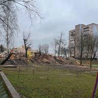 Завершують демонтаж будинку на Стуса у Тернополі, в котрий влучила російська ракета