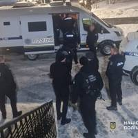 На Тернопільщині через неправдиве повідомлення про теракт евакуювали мешканців багатоквартирного будинку: 