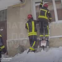 Коли кожна хвилина вирішальна: у Тернополі патрульні і надзвичайники врятували життя чоловіка