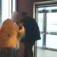 Робили селфі: у центрі Тернополя блогери заблокували ліфт, бо фотографувалися