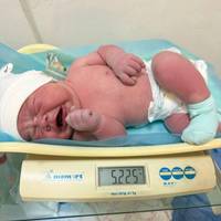 Богатир з Тернопільщини: у Бучачі народився малюк вагою 5225 грамів