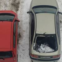 Брили льоду та снігу побили авто у Тернополі: шукають власника машини (фото)