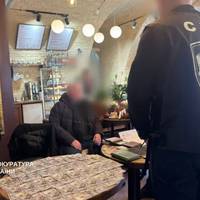 Схема за $10 тисяч: у столиці затримали депутата Почаївської міськради