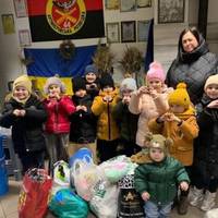 Іграшки, книги й одяг: у Підгайцях першокласники зібрали подарунки для дітей зі сходу
