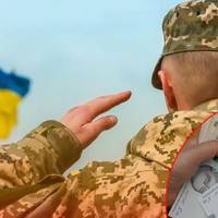 Заблокували рахунки — пустив у хід кулаки: у Тернополі військовий побив державних виконавців