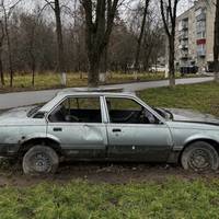 Покинутий «Opel» у Тернополі: інспектори намагаються встановити власника авто