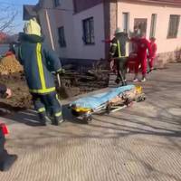 У Байківцях чоловіка засипало землею: постраждали ще й рятувальники