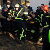 Що відомо про стан рятувальників, яких присипало землею у Байківцях
