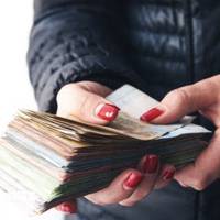 Жінка обікрала батька загиблого захисника у Бережанах