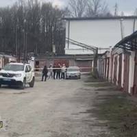У Тернополі чоловік із сокирою та «коктейлями Молотова» напав на працівників ТЦК і намагався підпалити їхнє авто