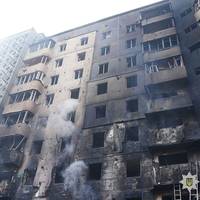 У Тернополі в будинку, пошкодженому обстрілом РФ, відновлюють під’їзд