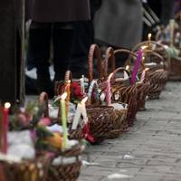 Час богослужінь і освячення великодніх кошиків у церквах Тернополя
