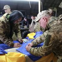 Діти з Тернополя надіслали великодні подарунки українським захисникам на передову