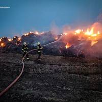 У селі Тернопільського району на полі загорілися тюки соломи (фото)