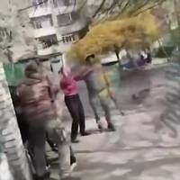 Кілька жінок напали на військових ТЦК та поліцію. Відео