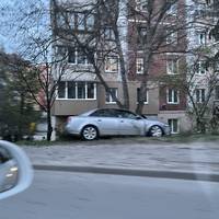 Водія та пасажира ушпиталили: аварія на вулиці Коновальця в Тернополі
