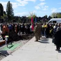 У свій День ангела загинув командир Віталій Поворозник: у Тернополі відбулося прощання із Героєм