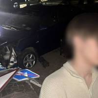 У Тернополі нетверезий хлопець без водійських прав врізався в будівлю