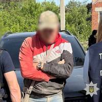 Тернополянина викрили під час отримання 9 тисяч доларів за «вирішення питання» щодо розшуку двох братів