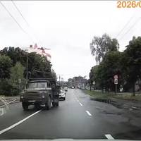 У Тернополі вантажівка тікаючи від поліції, ледь не влетіла в автівку по зустрічній смузі