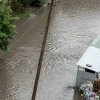 Тернопіль знову пішов під воду: дороги перетворилися на справжні річки