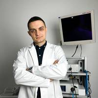 Танцює, щоб допомагати: 30-річний директор власним прикладом збирає кошти на оновлення лікарні на Тернопільщині