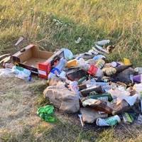 Знову та сама проблема… Берег Дністра на Чортківщині після відпочинку людей вкрився сміттям